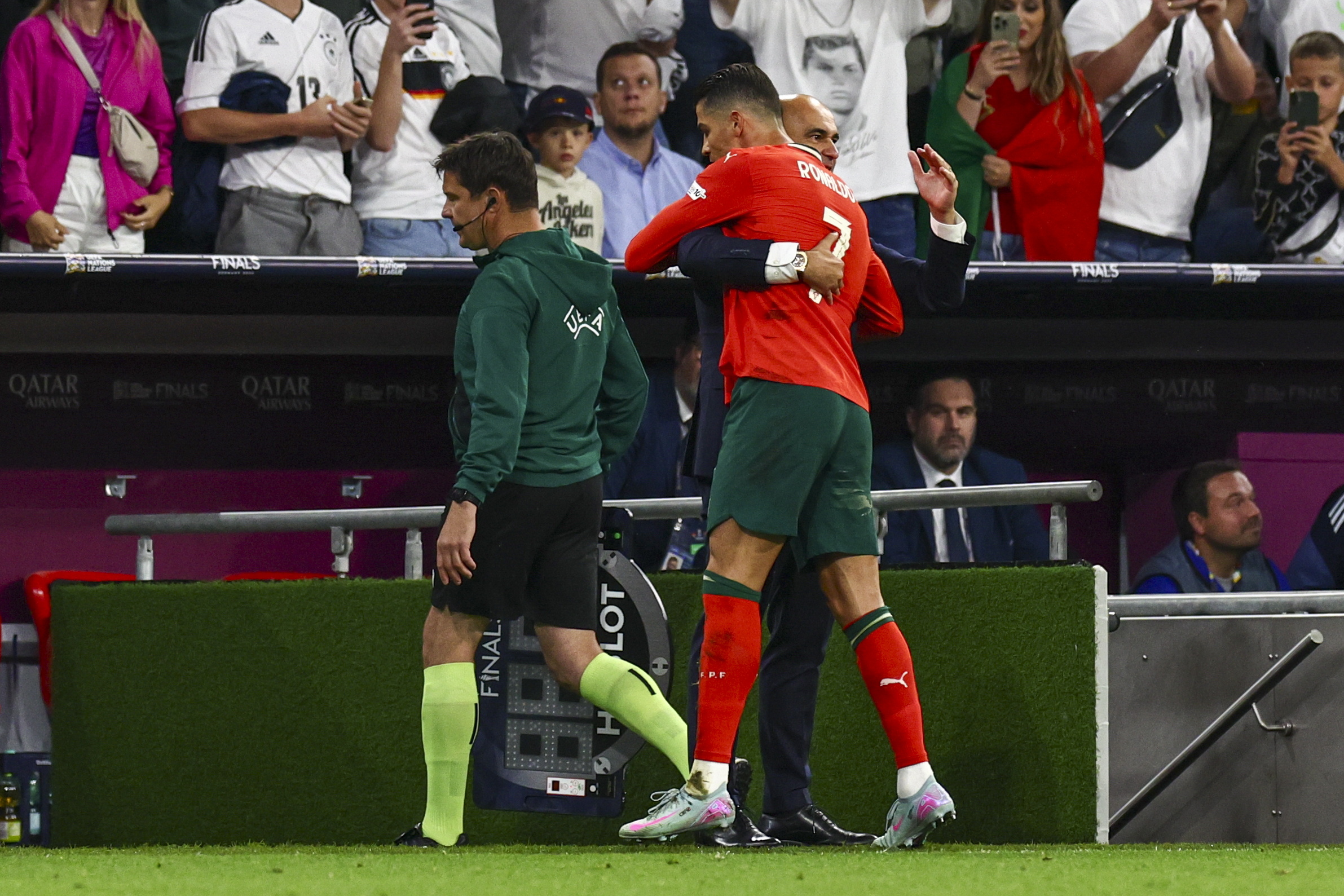 包含乌克兰队失利遗憾，欧国联比赛小组赛结束的词条