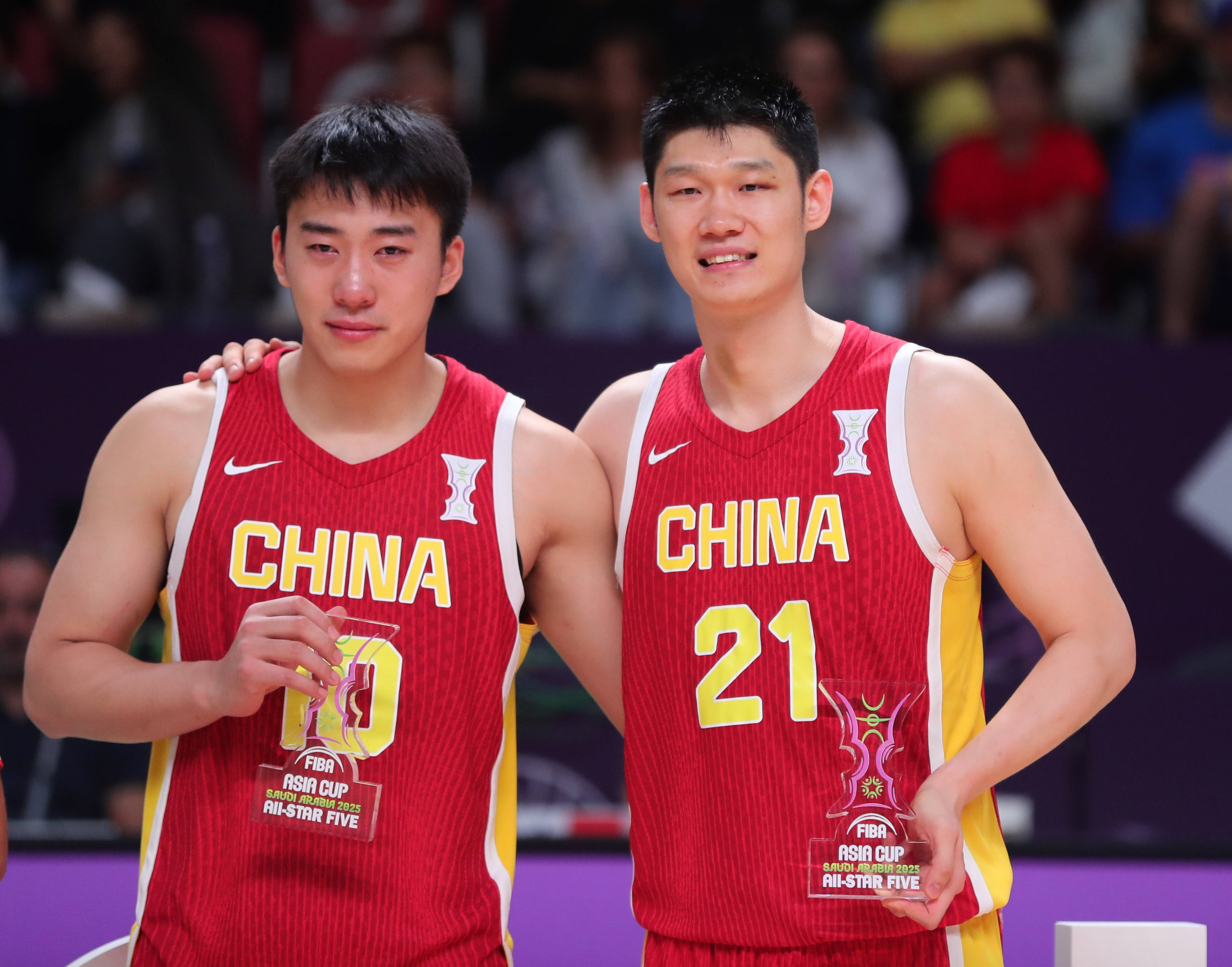 包含亚洲篮球冠军之争，各队实力均衡备战的词条