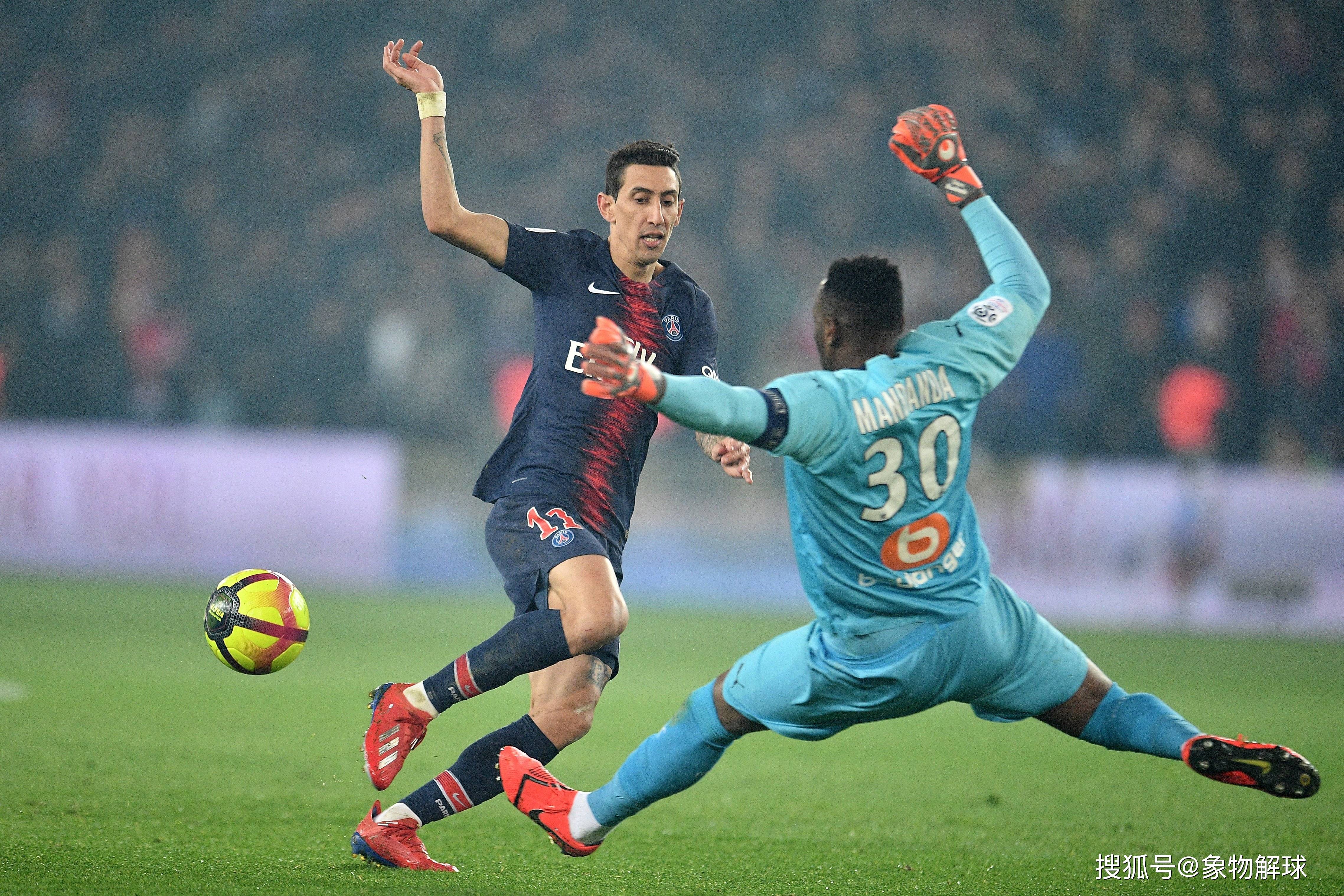 足球赛事中一幕幕惊心动魄的比拼的简单介绍