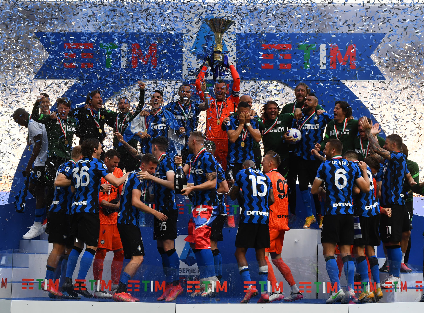 关于意大利队豪取胜利，锁定晋级欧锦赛名额的信息