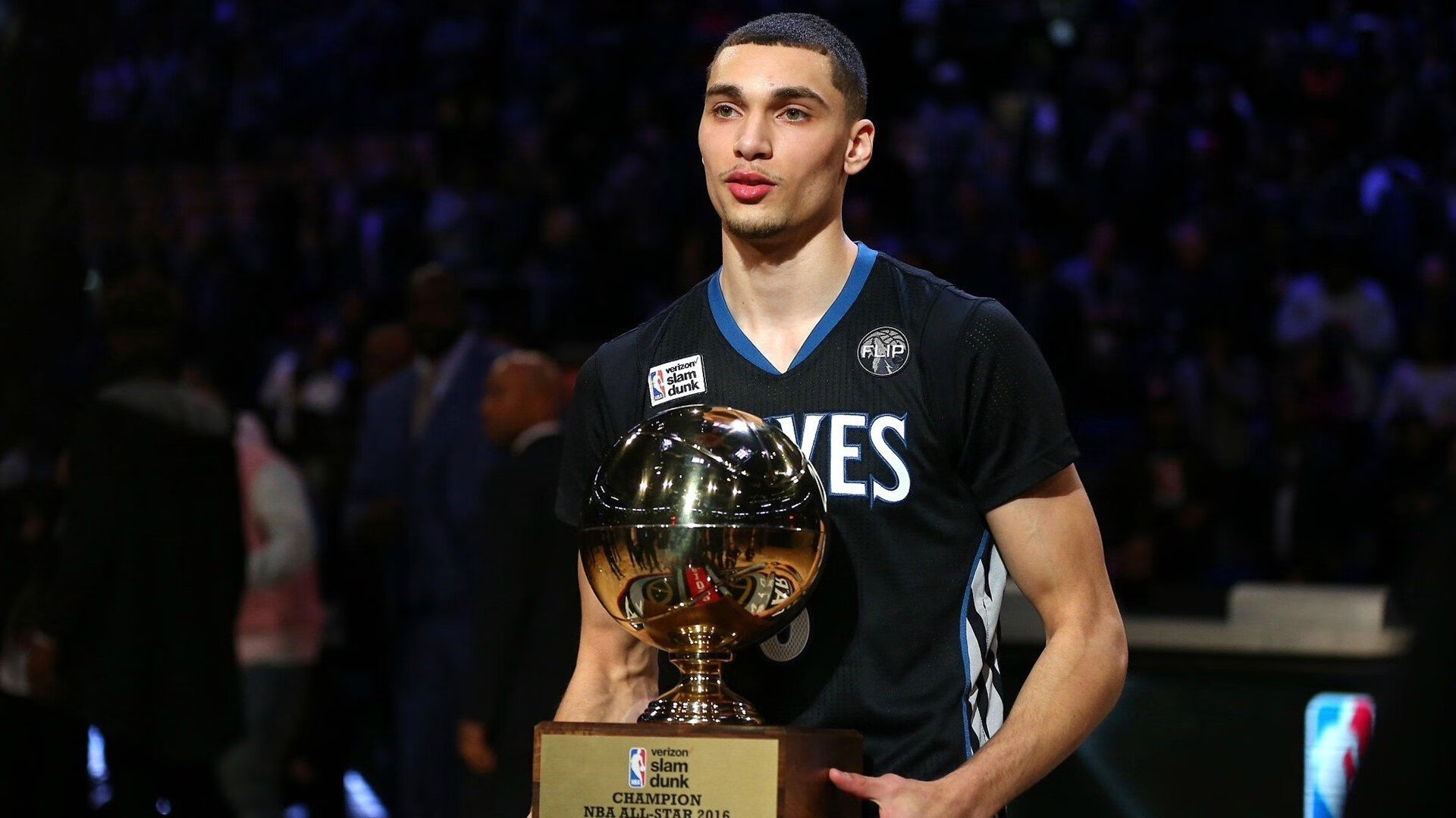 绝境中的逆袭，佩雷兹高光表现助雷诺车队翻盘红牛二队